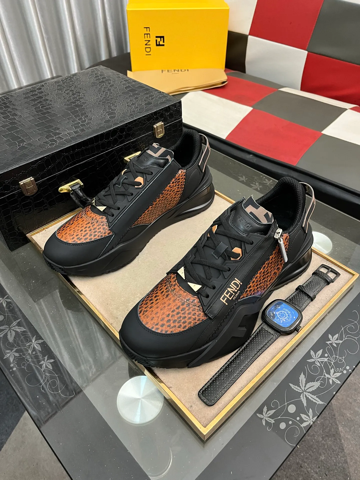 Men's Men's Shoes💰540⌚️⌚️【FENDI】FENDI high-tops are classic and comfortable for men. This complex sneaker is made of soft calfskin➕genuine leather lining➕original ultra-light rubber material with rough outsole. This unique and thin style is suitable for the casual and refined sensibility of this season. It is comfortable and natural on the feet. It is an everyday style for casual travel in autumn and winter! 38−444️⃣colors available